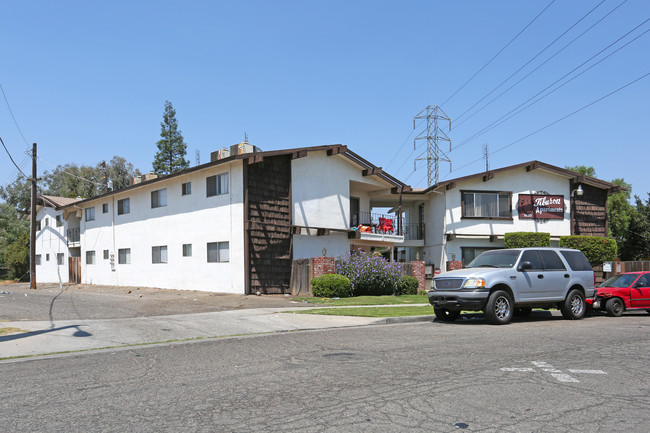 Tiburon Palace in Fresno, CA - Foto de edificio - Building Photo