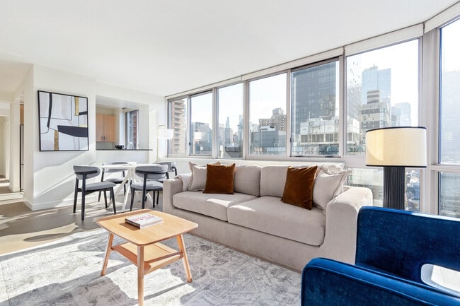 561 10th Ave in New York, NY - Building Photo - Building Photo