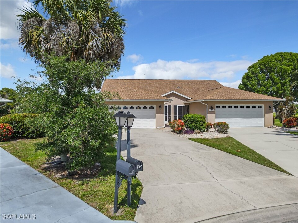 109 Tanglewood Ct in Naples, FL - Building Photo