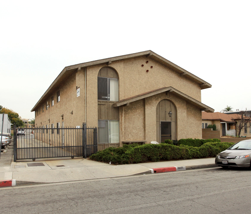 9851 Belmont St in Bellflower, CA - Building Photo