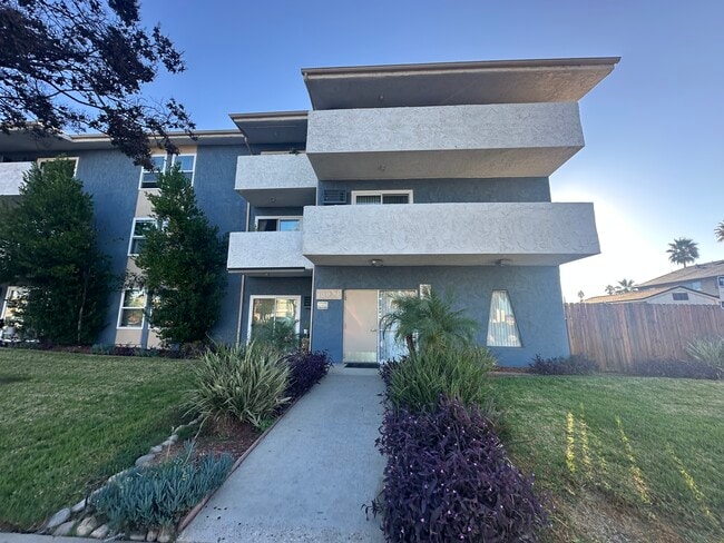 Reflections at Sepulveda in Mission Hills, CA - Building Photo - Building Photo