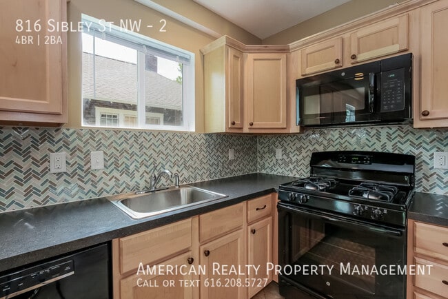 816 Sibley St NW in Grand Rapids, MI - Building Photo - Building Photo