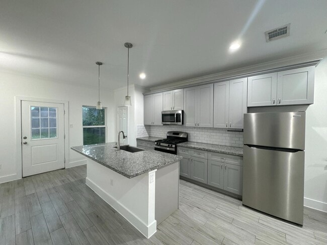 8305 Prairie View Dr in Houston, TX - Building Photo - Building Photo