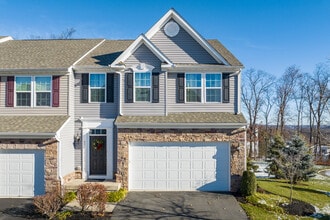 Residences at Shadow Woods in Mount Arlington, NJ - Foto de edificio - Building Photo