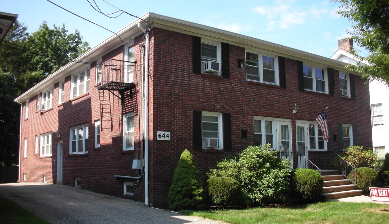 644 Washington St in Hackettstown, NJ - Building Photo