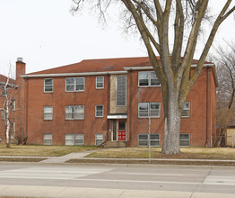 1511 Larpenteur Ave W in Falcon Heights, MN - Building Photo - Building Photo