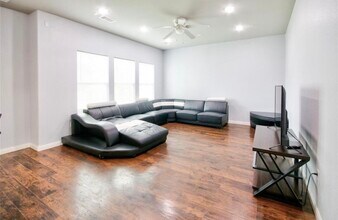 3510 Oleander Ave in Texas City, TX - Building Photo - Building Photo