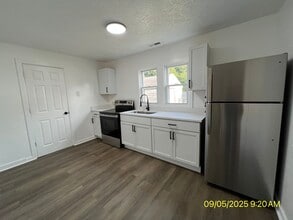 2117 N Janney Ave in Muncie, IN - Foto de edificio - Building Photo