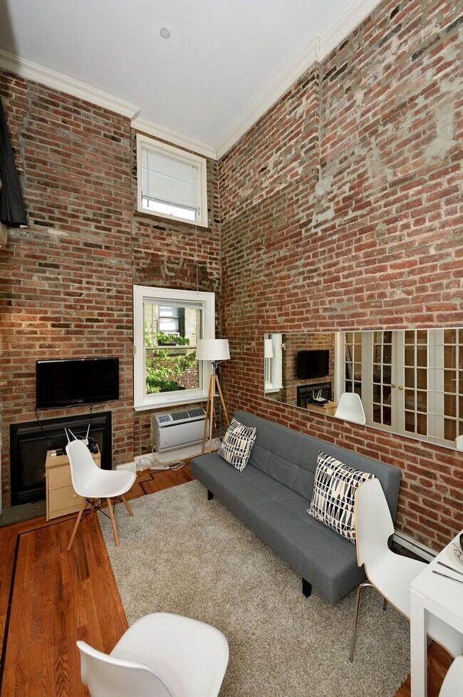 449 W 47th St in New York, NY - Building Photo - Building Photo