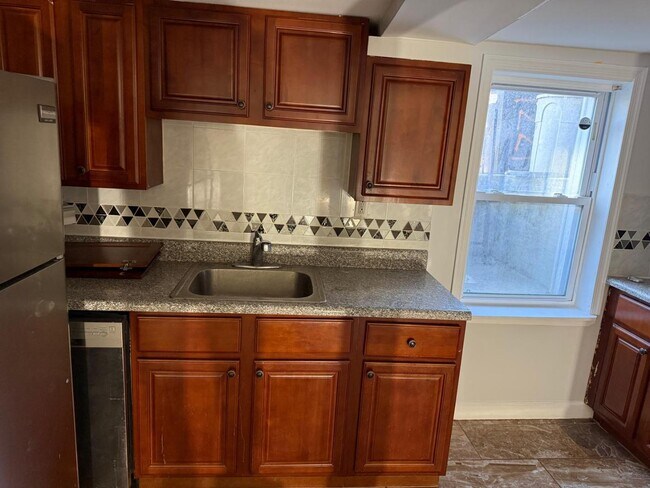 1221 S 52nd St in Philadelphia, PA - Building Photo - Building Photo