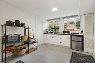 70 Longview Rd in Asheville, NC - Building Photo - Building Photo