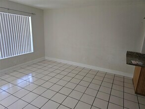 807 W Las Olas Blvd in Fort Lauderdale, FL - Building Photo - Building Photo