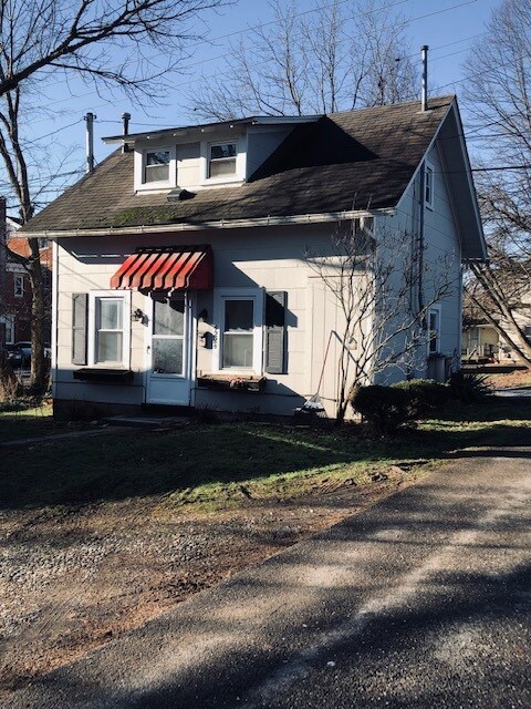 422 N Buckeye St, Unit C in Wooster, OH - Foto de edificio - Building Photo