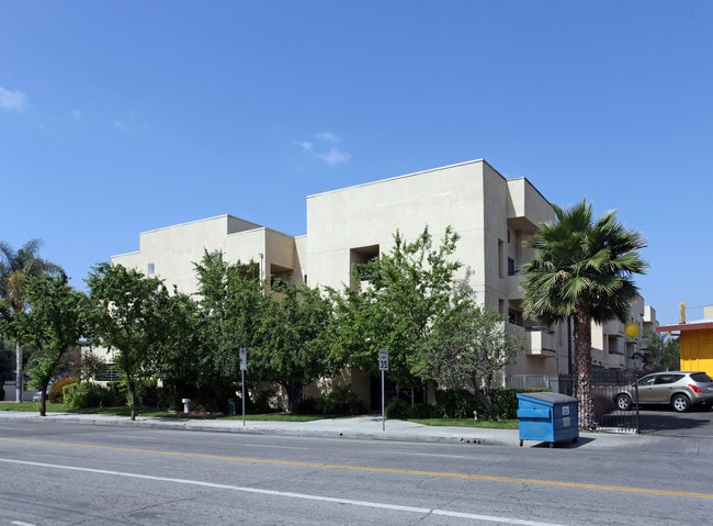 Verandas in Van Nuys, CA - Foto de edificio - Building Photo