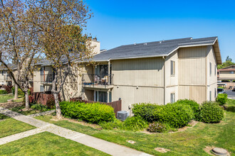 Hidden Place Apartments in Yuba City, CA - Foto de edificio - Building Photo
