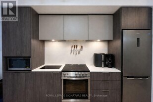 70 Annie Craig Dr in Toronto, ON - Building Photo