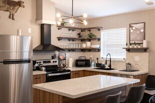 765 NW 77th St in Miami, FL - Building Photo