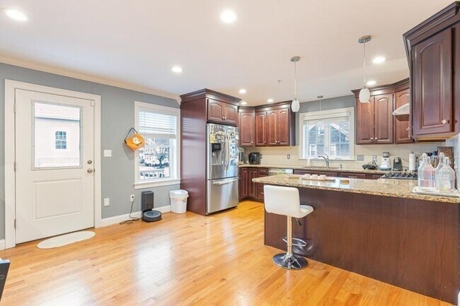 172 Bright St in Waltham, MA - Building Photo - Building Photo