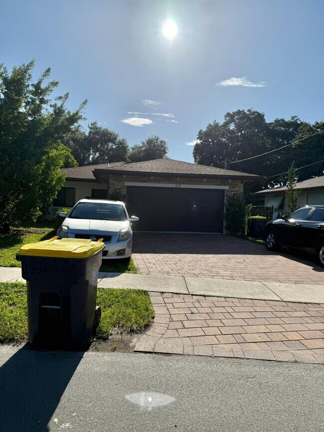 117 NW 7th Ave in Dania Beach, FL - Building Photo - Building Photo