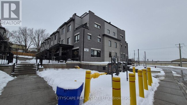 11 Baynes Wy in Bradford West Gwillimbury, ON - Building Photo - Building Photo