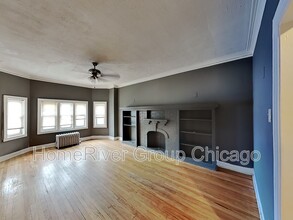 9008 S Escanaba Ave in Chicago, IL - Building Photo - Building Photo