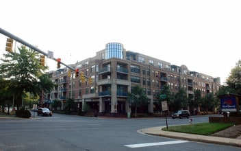 The Broadway in Falls Church, VA - Foto de edificio - Building Photo