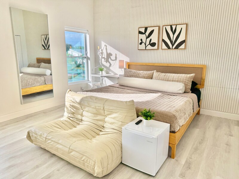 3204 Karen Dr, Unit 2 in Naples, FL - Foto de edificio