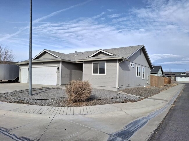 2188 Snow Drift Rd in Fernley, NV - Building Photo - Building Photo