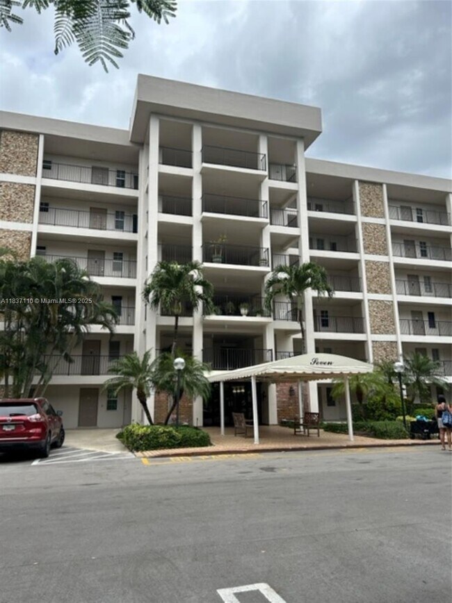 property at 2801 Palm Aire Dr