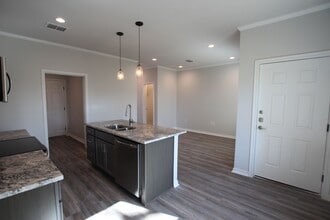 1927 Lindbergh Dr in Tyler, TX - Building Photo - Building Photo