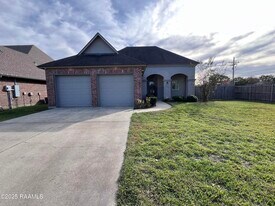 100 Birchview Dr in Broussard, LA - Building Photo