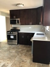 8614 W Berwyn Ave in Chicago, IL - Building Photo - Building Photo