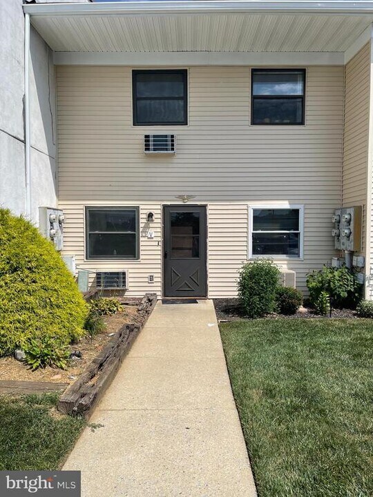 1334-Y W Wyomissing Blvd in West Lawn, PA - Building Photo