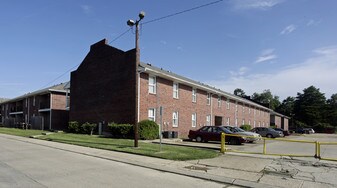 Meadowbrook Apartments in Baton Rouge, LA - Building Photo