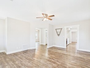 108 S Olive St in Fredericksburg, TX - Building Photo - Building Photo