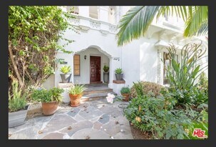 202 S Arnaz Dr, Unit 1/2 in Beverly Hills, CA - Building Photo