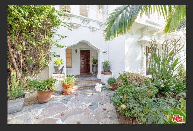 202 S Arnaz Dr, Unit 1/2, Unit 1/2