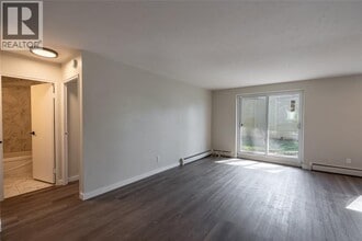 1075 Brenchley St in Sarnia, ON - Building Photo - Building Photo