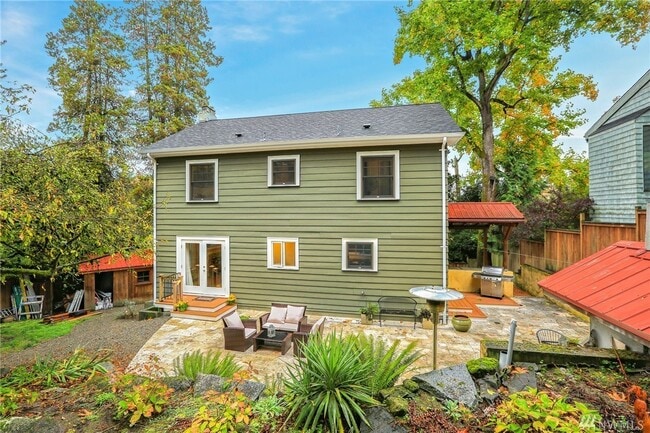 property at 1601 Interlaken Pl E