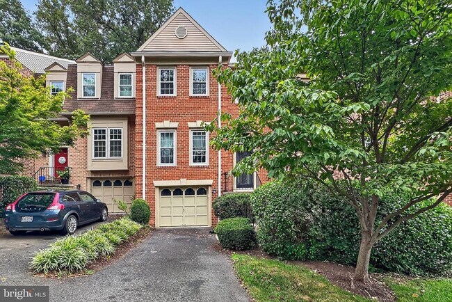 7836 Ashley Glen Rd in Annandale, VA - Building Photo - Building Photo