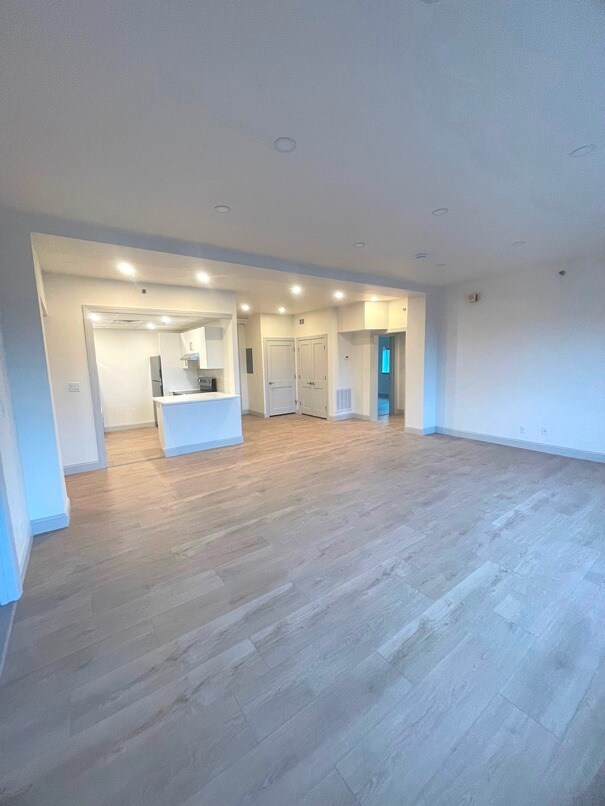 623 Commonwealth Ave, Unit 701-702 in Boston, MA - Foto de edificio - Building Photo