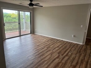 460 Lakeview Dr, Unit Spacious Condo-Bentwood in Wilder, KY - Building Photo - Building Photo