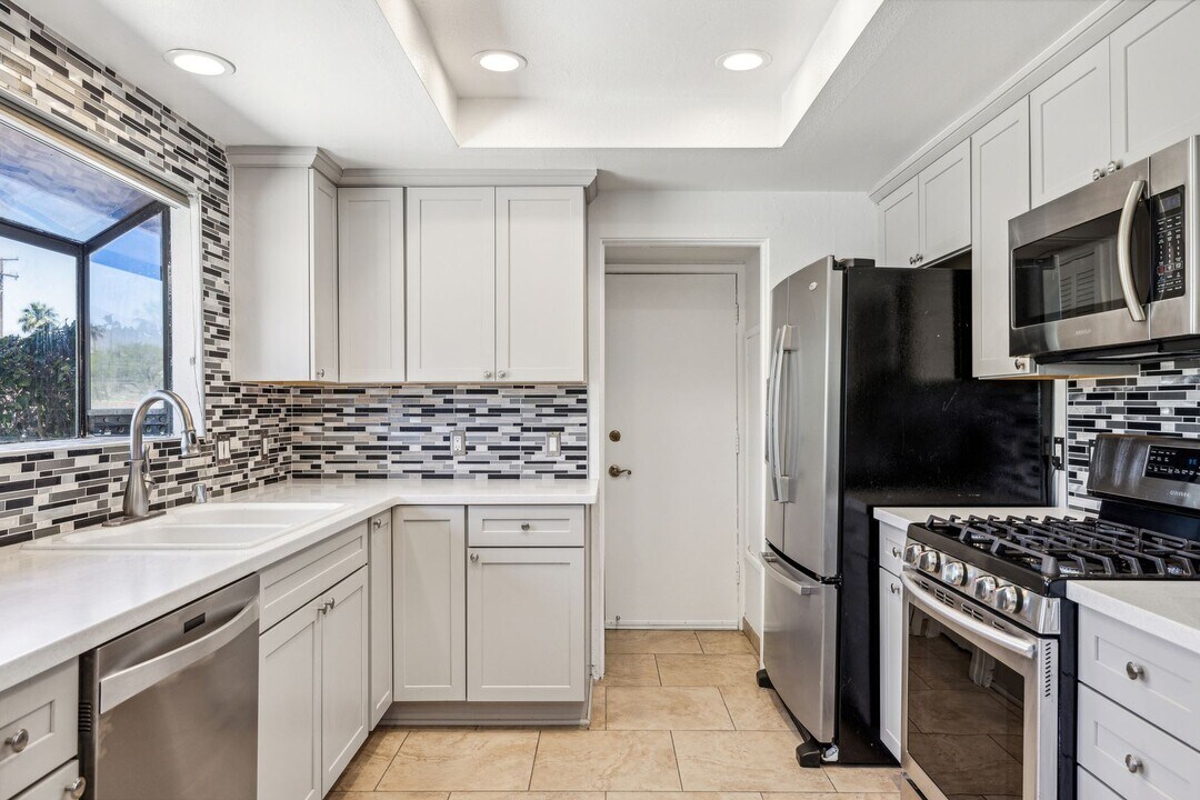 2140 E Acacia Rd N in Palm Springs, CA - Building Photo