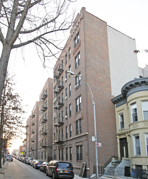 1010 Lincoln Pl in Brooklyn, NY - Building Photo