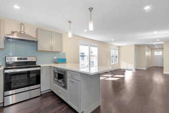 43 Wright Ave, Unit 1 in Medford, MA - Foto de edificio - Building Photo