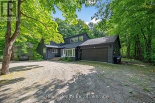 78 Forest Cir in Tiny, ON - Building Photo