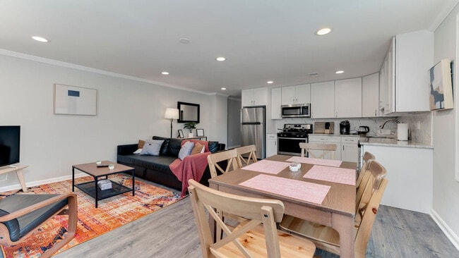 48 E Reed Ave in Alexandria, VA - Building Photo - Building Photo