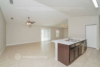 1710 SW Buttercup Ave in Port St. Lucie, FL - Foto de edificio - Building Photo