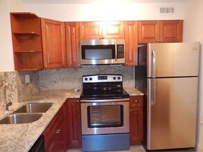 3017 N Oakland Forest Dr, Unit 106 in Oakland Park, FL - Foto de edificio - Building Photo