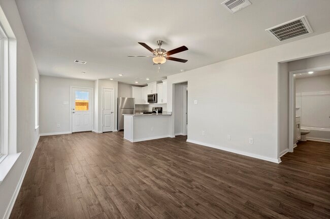 10411 Red Cardinal Dr in Cleveland, TX - Building Photo - Building Photo